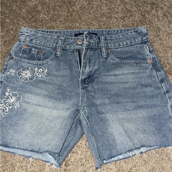 Aeropostale Blue Jean Shorts with White Floral Embroidery - Picture 1 of 2